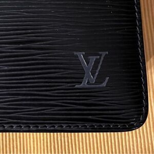 ♦️SOLD♦️Louis Vuitton Black Epi Leather Clutch